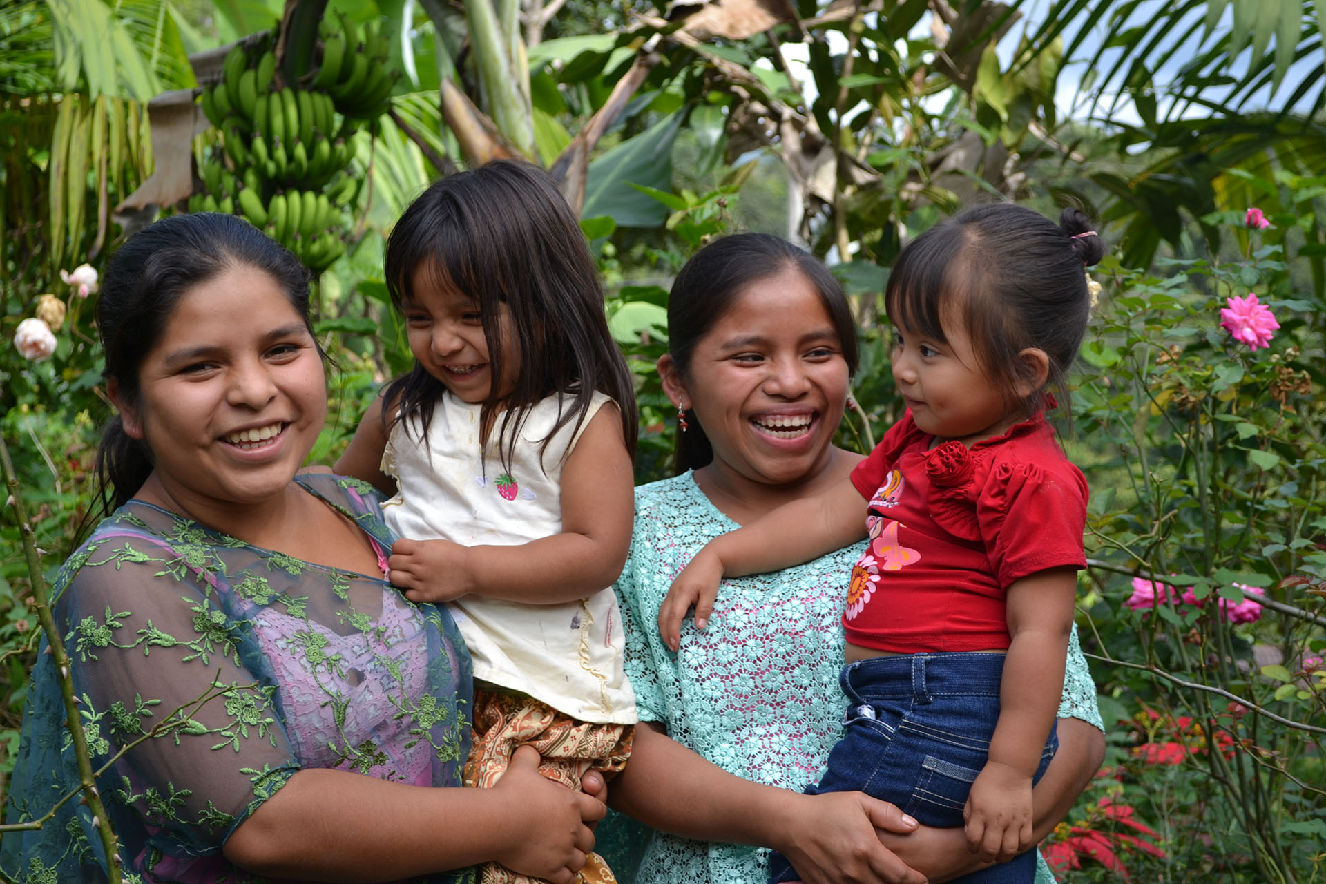 Tortear, cuidar, cortar: de montes y cocinas en Guatemala (2013)